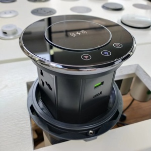 เต้ารับไฟฟ้าอัจฉริยะแบบยกได้ IP65 สีดำ 16A รองรับการเชื่อมต่อ WIFI พร้อมพอร์ต USB-C สำหรับชาร์จไร้สาย เหมาะสำหรับบ้านและสำนักงาน - Product Image 1