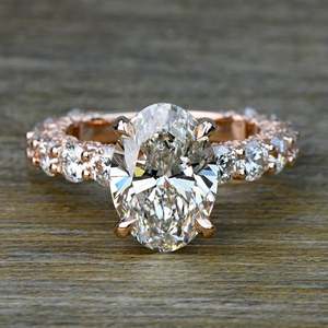 Bague de fiançailles en moissanite taille radiant, monture à griffes en argent 925, bande pavée, bijoux fins classiques pour femme - Product Image 5