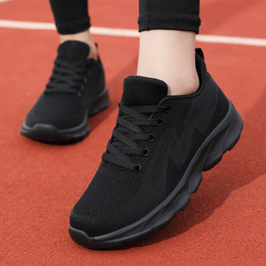 Chaussures noires antidérapantes pour femmes, baskets de course légères, en tissu maille respirant, à lacets, chaussures de voyage décontractées, confortables pour le travail - Product Image 2