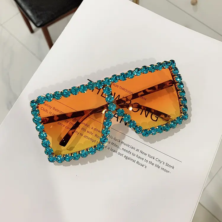 New Luxury Oversized Sunglasses with Diamonds for women Punk Tide Sun Glasses Fashion Shades Ladies Eyewear Retro