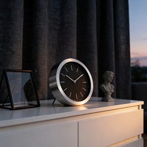 Reloj de Pared y Escritorio Analógico Mini de 6 Pulgadas, Moderno, Compacto, de Aluminio Negro Cepillado, para un Ambiente Acogedor en un Solo Estudio - Product Image 2