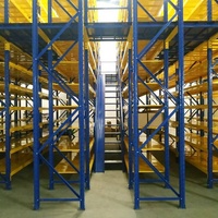 Plateforme industrielle en acier avec escalier et garde-corps pour entrepôt et bureau – Optimisation de l'espace
