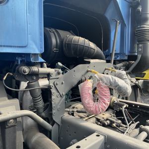 รถบรรทุกหัวลาก Howo 6x4 มาตรฐานสากล เครื่องยนต์ดีเซล Cummins ยูโร 2 พวงมาลัยซ้าย 351-450 แรงม้า รับน้ำหนัก 31-40 ตัน เกียร์ 8 สปีด - Product Image 5