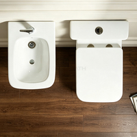 WC deux pièces à double chasse avec siphon en P en céramique, design moderne, économie d'eau, vente en gros pour salle de bain
