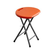 Chaise pliante robuste en polyéthylène portable CE avec pieds en acier pour une utilisation polyvalente en intérieur et en extérieur