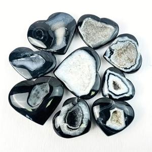 Precio al por mayor: <span class=keywords><strong>Piedras</strong></span> curativas de moda pulidas de cristal, tamaño libre, forma de corazón de ágata drusa negra para el poder. - Product Image 4