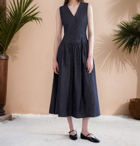Summer New Design V-neck Dress with Pockets, Mid-length, Casual and <strong>Relaxed</strong>, Sleeveless Dress - Product Image 2