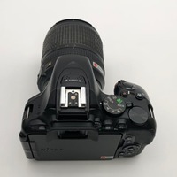 Fotocamera DSLR Nikon D5500 Usata con Obiettivo 18-105mm VR, 24.2MP, Touch Screen, WiFi, Qualità Premium Ricondizionata per Rivendita