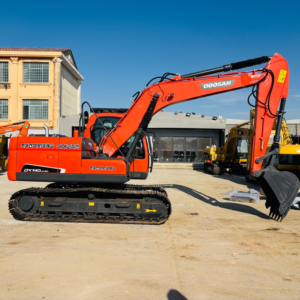 รถขุดไฮดรอลิก Doosan DX140 สภาพดี เครื่องยนต์ทรงพลัง ใช้งานราบรื่น เกียร์มอเตอร์ รุ่นปี 2023 น้ำหนัก 14 ตัน พร้อมใช้งาน ขายดี - Product Image 1