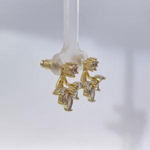 Pendientes de Botón para Mujer con Diseño de Racimo de Hojas Tridimensional, Chapados en Latón, Clásicos, Elegantes y Lujosos de Tianyu Gems - Product Image 2