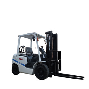 Chariot élévateur à palettes GPL d'occasion d'origine japonaise TCM FD30, capacité 3 tonnes, déplaceur latéral hydraulique, pneus pleins - Product Image 1