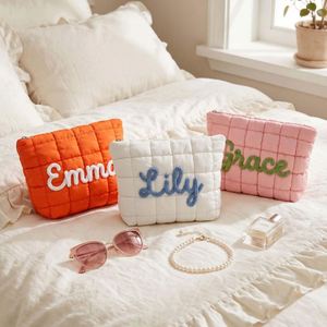Bolsa de Maquillaje Acolchada de Poliéster Hecha a Mano con Patrón de Letras Inglesas, Organizador de Artículos de Aseo para Viaje, Bolso Tipo Clutch para Mujer - Product Image 1