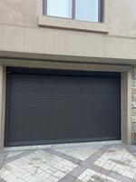 Porte à enroulement en alliage d'aluminium pour villa résidentielle avec bande lumineuse LED, commande par smartphone et capteur de sécurité