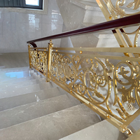 Rampe d'escalier intérieure haut de gamme en métal de luxe avec accents dorés, rampe d'escalier en acier pour intérieur