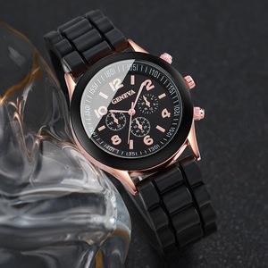 Orologio di <span class=keywords><strong>moda</strong></span> da <span class=keywords><strong>donna</strong></span> semplice Versatile decorativo in Silicone al quarzo 5 pz/set Set di <span class=keywords><strong>orologi</strong></span> da regalo da regalo - Product Image 3