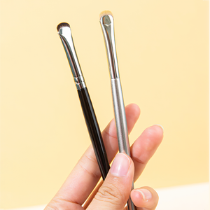 Lame de <span class=keywords><strong>pinceau</strong></span> de détail pour les yeux en forme de croissant Eyeliner Ultra-mince Paupières Petit <span class=keywords><strong>pinceau</strong></span> de maquillage semi-ventilateur pour <span class=keywords><strong>ombre</strong></span> à paupières - Product Image 2