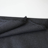 YNS Entoilage 100% Polyester pour tissage à jet d'eau 60gsm/90gsm/130gsm avec revêtement PES, toucher doux/ferme pour la construction de manteaux
