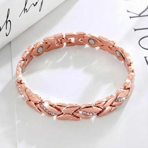 Bracelet en cristal magnétique en or rose pour femmes, à porter au quotidien - Product Image 1