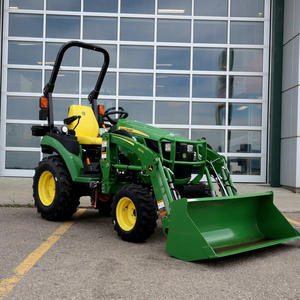 Tracteur compact à roues John Deere 3038E, 70 CV, 4 roues motrices, transmission par engrenages, garantie 5 ans sur le moteur, utilitaire agricole multifonctionnel - Product Image 1