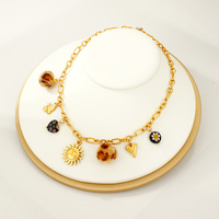 Collier pendentif Cœur Tournesol en acier inoxydable plaqué or 18K PVD avec perle d'ambre et breloque boule de fourrure léopard