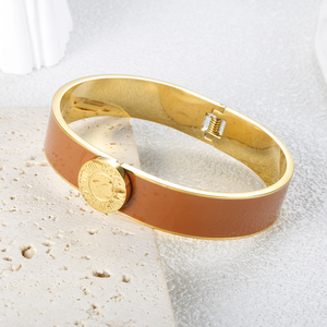 Pulsera de acero inoxidable chapada en oro, brazalete esmaltado colorido con números romanos redondos para mujer, joyería de moda - Product Image 4