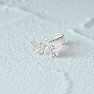 Pendientes de cartílago CANNER S925 de plata de ley con baño de rodio, circonita en forma de cometa y corona, parte trasera plana y rosca. - Product Image 3