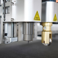 Couteau à vibration CNC durable Machine de découpe à alimentation automatique Panneaux acoustiques Machines de découpe de tissus d'ameublement