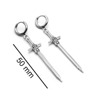 Vente en gros de boucles d'oreilles en forme d'épée argentée de style punk cool, tendance européenne et américaine, bijoux gothiques en alliage, vente directe d'usine pour unisexe