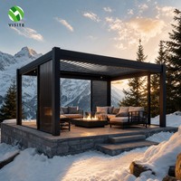 Pergola bioclimatique en aluminium sur mesure avec toit à lames orientables pour espace de restauration et de loisirs extérieur commercial
