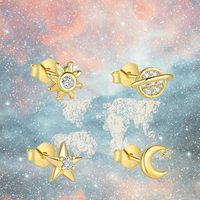 Boucles d'oreilles tendance plaquées or avec zircons cubiques (CZ) en forme de lune, étoile, soleil et planète pour anniversaire - Bijoux de piercing pour cartilage, hélix, tragus