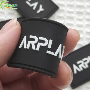 Écussons 3D souples personnalisés en silicone, PVC, caoutchouc, logo caoutchouté, badges thermocollants pour vêtements et chapeaux - Product Image 1
