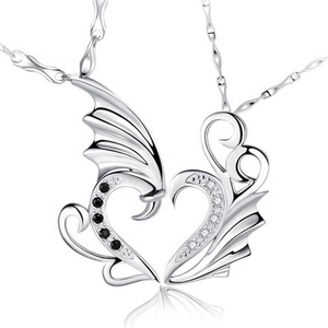 2019 nueva moda parejas amantes chapados en plata <span class=keywords><strong>corazón</strong></span> colgante, collar <span class=keywords><strong>de</strong></span> diamantes <span class=keywords><strong>de</strong></span> imitación <span class=keywords><strong>dragón</strong></span> ala collar - Product Image 1