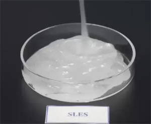 Détergent de haute qualité SLES 70% Sodium Lauryl Ether Sulfate avec une large gamme d'applications - Product Image 2