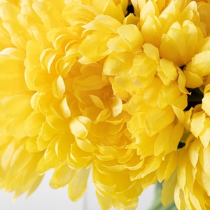 Nouvel Arrivage – Fleurs Artificielles en Soie Chrysanthème <span class=keywords><strong>Jaune</strong></span> <span class=keywords><strong>Pompon</strong></span> Sur Mesure avec Vase en Verre pour Décoration Intérieure – Achat en Gros - Product Image 4