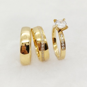 Anillos <span class=keywords><strong>de</strong></span> Compromiso y <span class=keywords><strong>Matrimonio</strong></span> <span class=keywords><strong>de</strong></span> Acero Inoxidable Chapado en Oro <span class=keywords><strong>de</strong></span> 18K <span class=keywords><strong>de</strong></span> Alta Calidad con Circonita Cúbica Circular para Parejas - Product Image 2