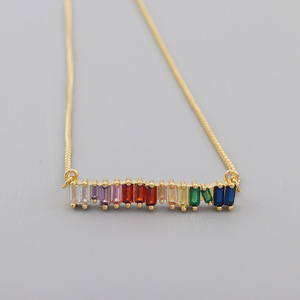 Collar de Barra de Cristal Baguette Arcoíris con Cadena de Serpiente de Cobre Bañado en Oro de 18K, Cadena Delicada y Colorida para Clavícula - Product Image 2