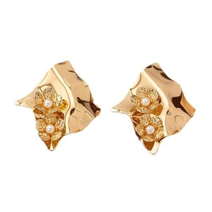 Pendientes de mujer de flor de perla tridimensional con pliegues de Metal geométricos irregulares a la moda - Product Image 5