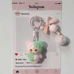 ตุ๊กตาการ์ตูนน่ารักสีสันสดใส พีวีซี น้ำหนักเบา พวงกุญแจห้อยโทรศัพท์มือถือ พวงกุญแจแบบกำมะหยี่ จี้ห้อยกระเป๋าหนังสือ พวงกุญแจคู่รัก พวงกุญแจรถยนต์ - Product Image 6