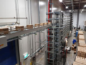 Fabriek Op Maat Gemaakte Verticale Heen En Weer Bewegende Lift Transportband <span class=keywords><strong>Pallet</strong></span> Transportband - Product Image 6