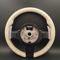 Volant en cuir beige personnalisé avec motif en fibre de carbone pour BMW X5 E70 X6 E71 E72 E82 E87 E88