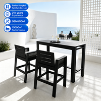 Ensemble de table et chaises de bar en aluminium moderne pour l'extérieur avec tabourets de bar rembourrés pour patio, balcon, jardin