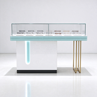 Présentoir à lunettes blanc incurvé en îlot avec garde-corps en acrylique et garniture bleu clair CE ETL pour magasin d'optique