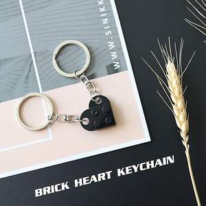 Ensemble de <span class=keywords><strong>porte</strong></span>-clés en forme de cœur pour couples, blocs de construction en acrylique, briques DIY, design créatif, breloques d'amour, anniversaire - Product Image 4