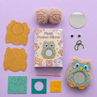 Kit de bricolage en gros pour animaux en peluche avec miroir, jouet à enfiler fait main pour enfants, breloque de sac, 5 styles, fabricant OEM ODM personnalisé