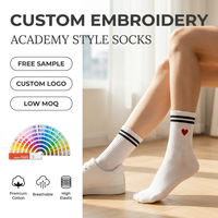 Chaussettes de style académique personnalisées pour femmes, broderie cœur rouge, côtelées, rayées, en coton premium respirant, chaussettes mi-hautes très élastiques