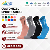 Chaussettes mi-mollet antidérapantes pour hommes de haute qualité, motif rayé tricoté, couleurs tendance pour le sport, le cyclisme, le fitness, avec motif numérique sur la semelle.