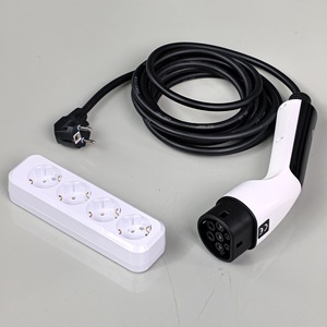 Chargeur EV portable de type 2, 16A 3,5KW avec <span class=keywords><strong>prise</strong></span> UK 13A et bande de sortie V2L, chargeur de <span class=keywords><strong>voiture</strong></span> électrique mobile pour la maison et le camping - Product Image 1