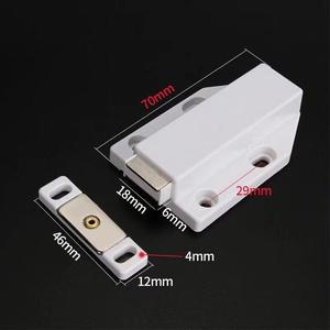 Dispositif de rebond magnétique pour porte d'armoire S0030, design minimaliste en plastique pour portes d'armoires - Product Image 4