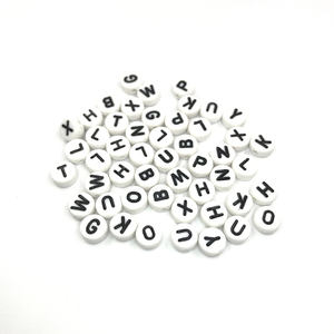 500 g/sac Plat Rond <span class=keywords><strong>Alphabet</strong></span>/Lettre Perles Intercalaires En Acrylique Multicolore Taille 7mm pour les Bijoux De Mode En Gros - Product Image 1