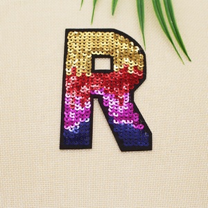Patchs à paillettes avec lettres anglaises colorées, broderie personnalisée de haute qualité, vente en gros, pièces - Product Image 3